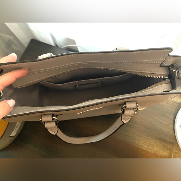 Coach 🤍👜 - Picture 2 of 2